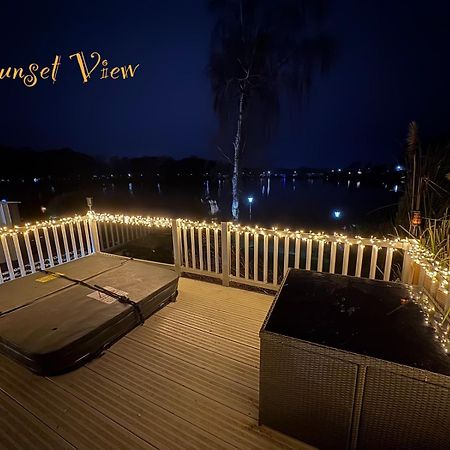 Tattershall Lakes Sunset View Caravan Lakeside, Hot Tub, Garden, Private Fishing Peg & Wifi Exteriér fotografie