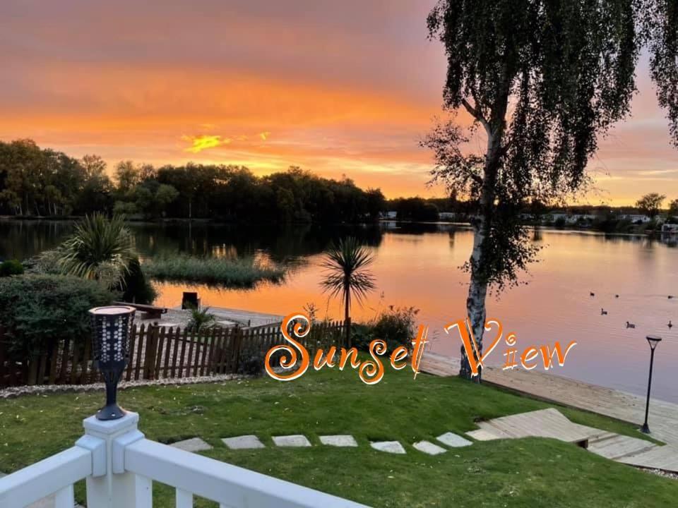 Tattershall Lakes Sunset View Caravan Lakeside, Hot Tub, Garden, Private Fishing Peg & Wifi Exteriér fotografie
