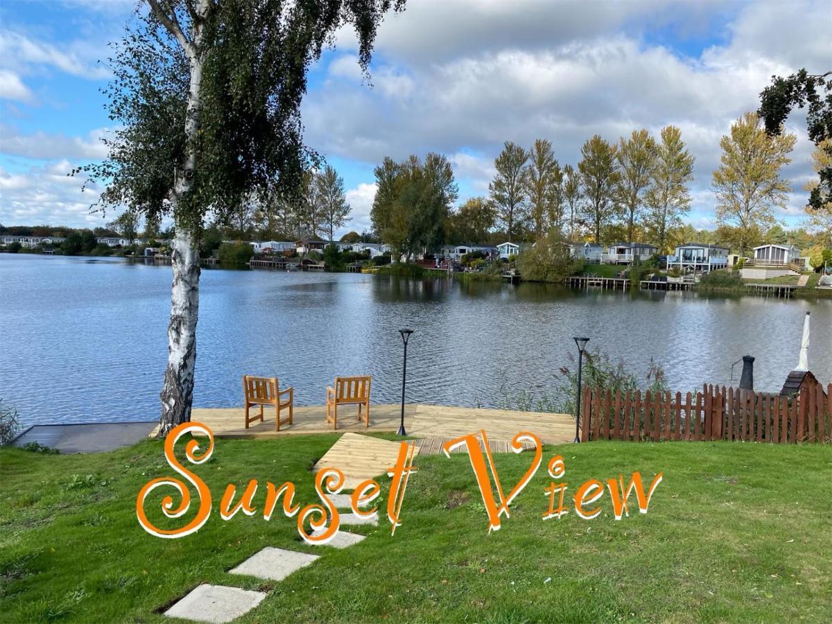 Tattershall Lakes Sunset View Caravan Lakeside, Hot Tub, Garden, Private Fishing Peg & Wifi Exteriér fotografie