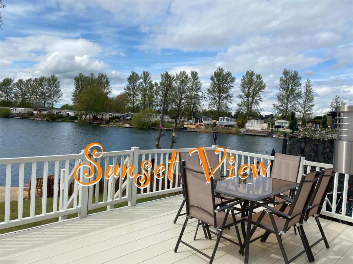 Tattershall Lakes Sunset View Caravan Lakeside, Hot Tub, Garden, Private Fishing Peg & Wifi Exteriér fotografie