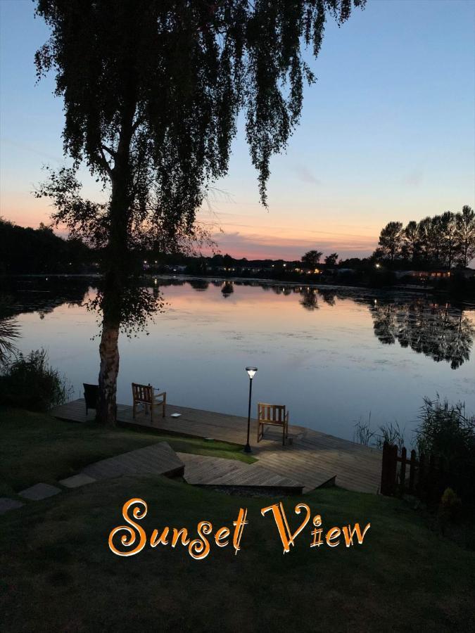Tattershall Lakes Sunset View Caravan Lakeside, Hot Tub, Garden, Private Fishing Peg & Wifi Exteriér fotografie