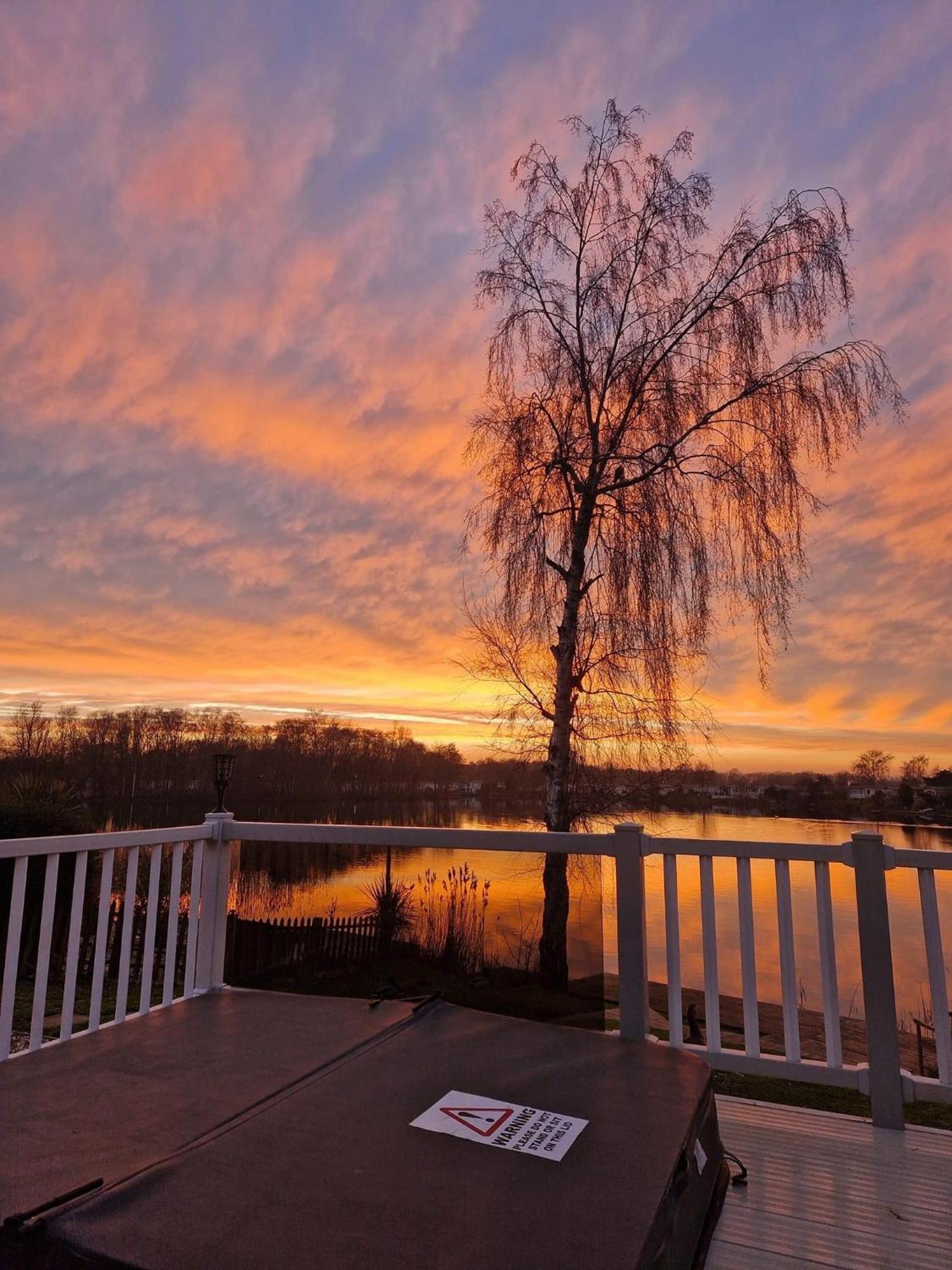 Tattershall Lakes Sunset View Caravan Lakeside, Hot Tub, Garden, Private Fishing Peg & Wifi Exteriér fotografie