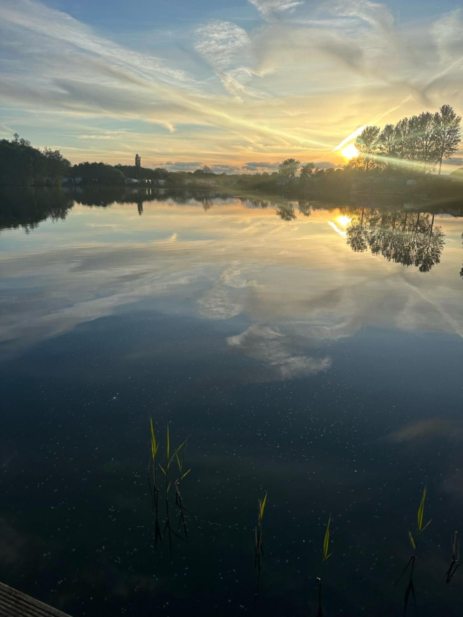 Tattershall Lakes Sunset View Caravan Lakeside, Hot Tub, Garden, Private Fishing Peg & Wifi Exteriér fotografie