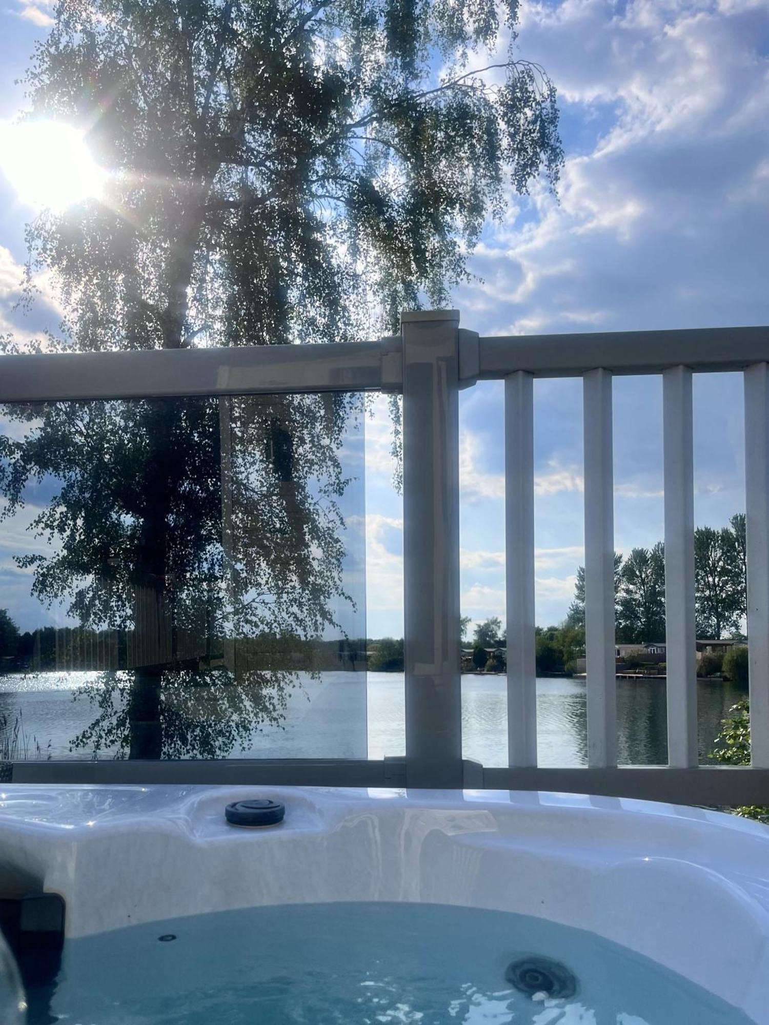 Tattershall Lakes Sunset View Caravan Lakeside, Hot Tub, Garden, Private Fishing Peg & Wifi Exteriér fotografie