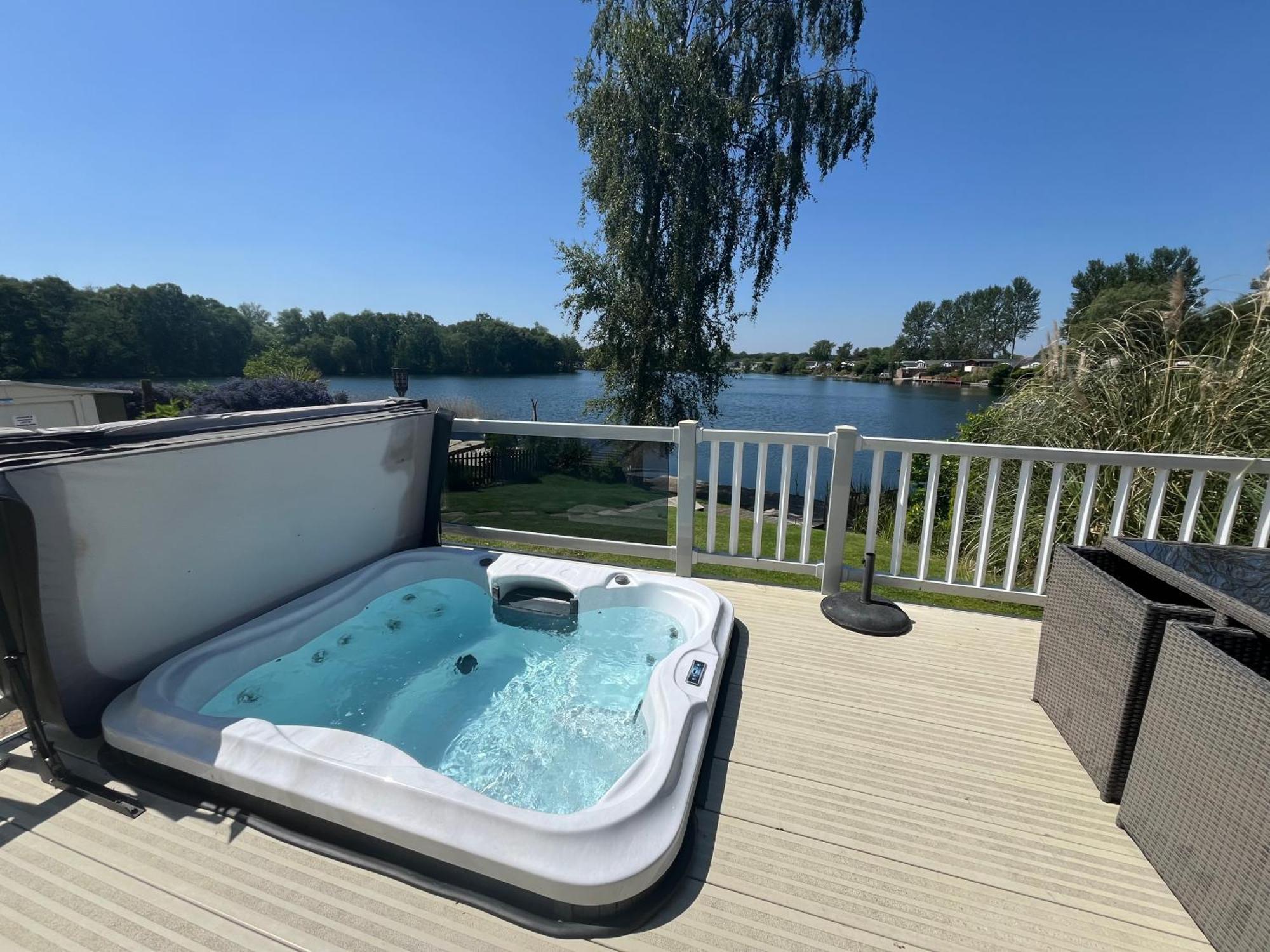 Tattershall Lakes Sunset View Caravan Lakeside, Hot Tub, Garden, Private Fishing Peg & Wifi Exteriér fotografie